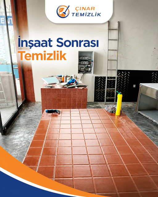 İstanbul’da inşaat sonrası temizlik hizmetini gösteren, fayanslı tezgâh ve iç mekân detaylarıyla hazırlanmış Çınar Temizlik görseli.